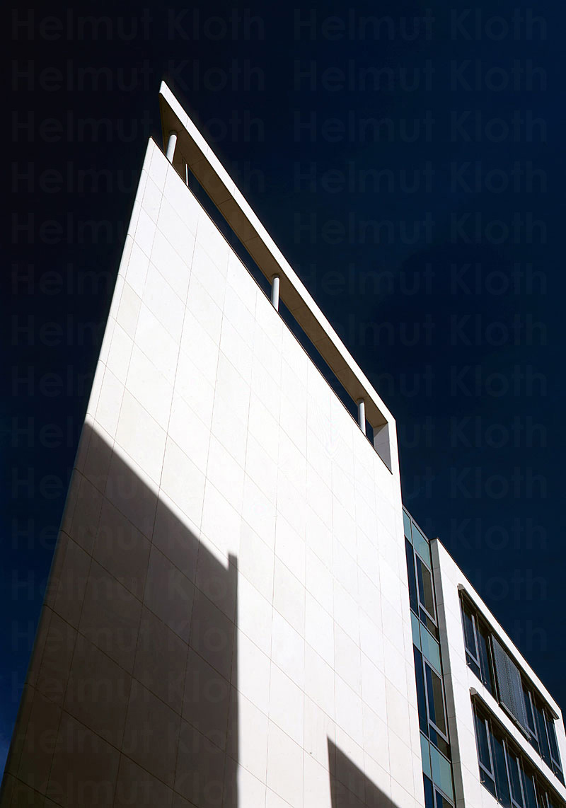 &copy; Helmut Kloth: City Plaza (Stuttgart)