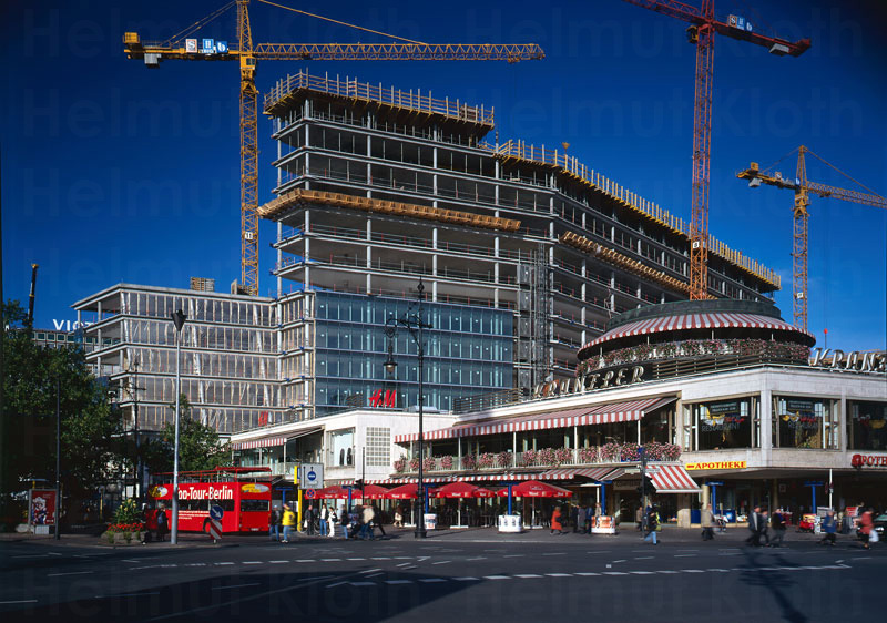 &copy; Helmut Kloth: Neues Kranzler Eck (Berlin)